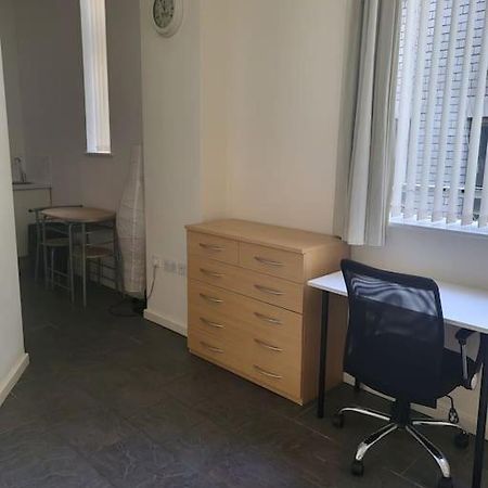 Lovely Spacious Studio Flat In City Centre. 버밍엄 외부 사진